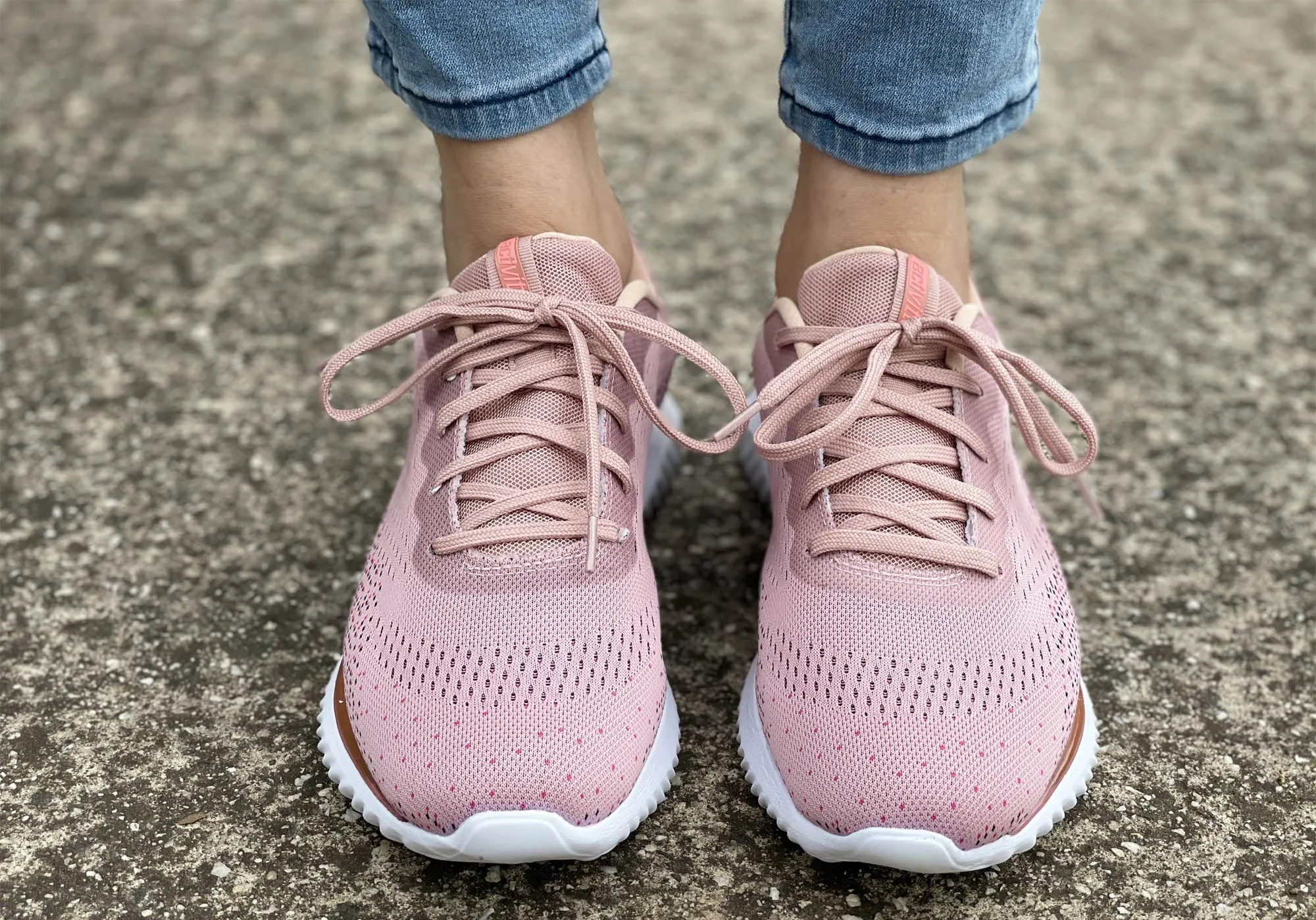 Actvitta Suivez les chaussures actives confortables pour femmes avec laçage et rembourrage Actvitta