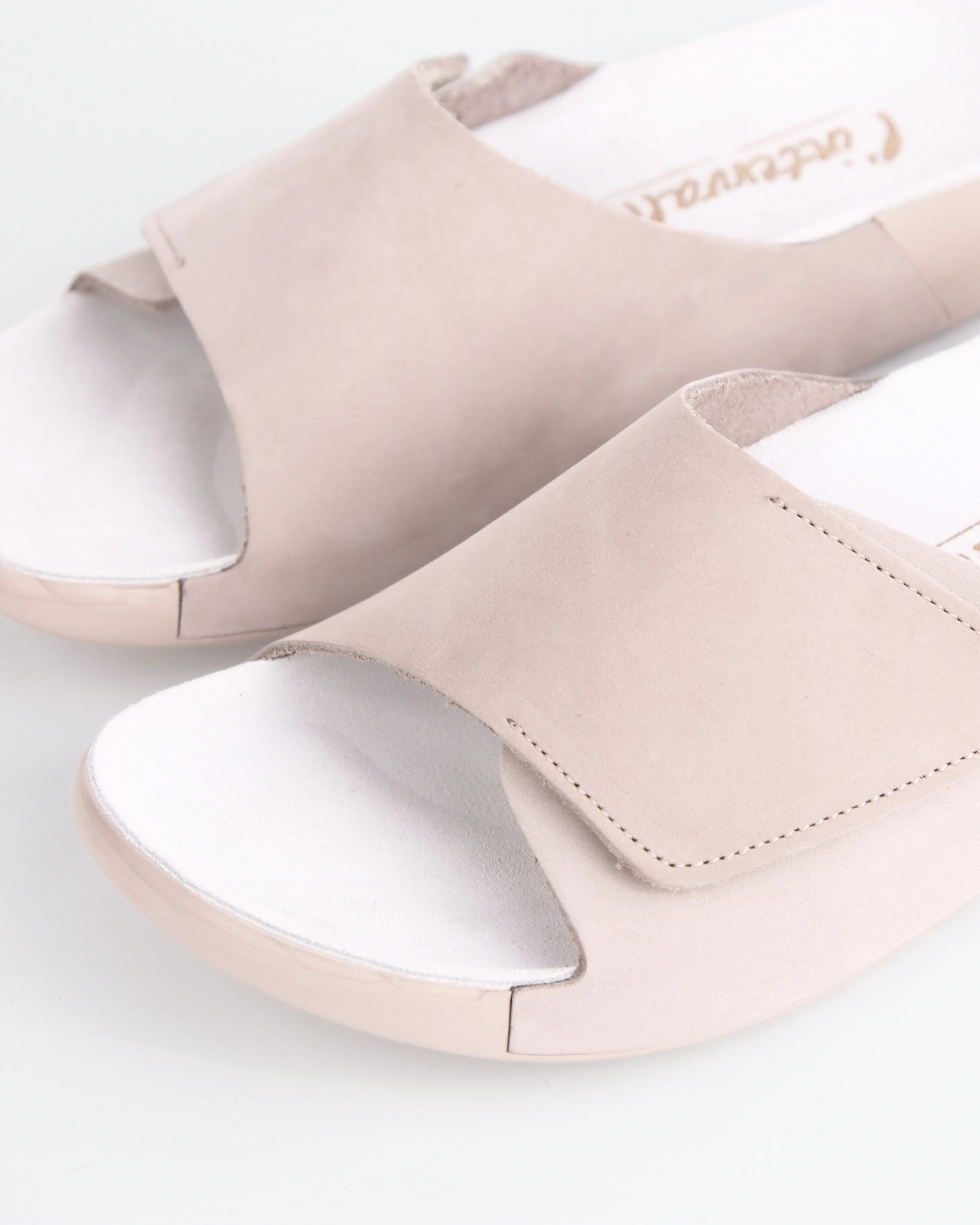 Andalusia Nubuck Gris Clair