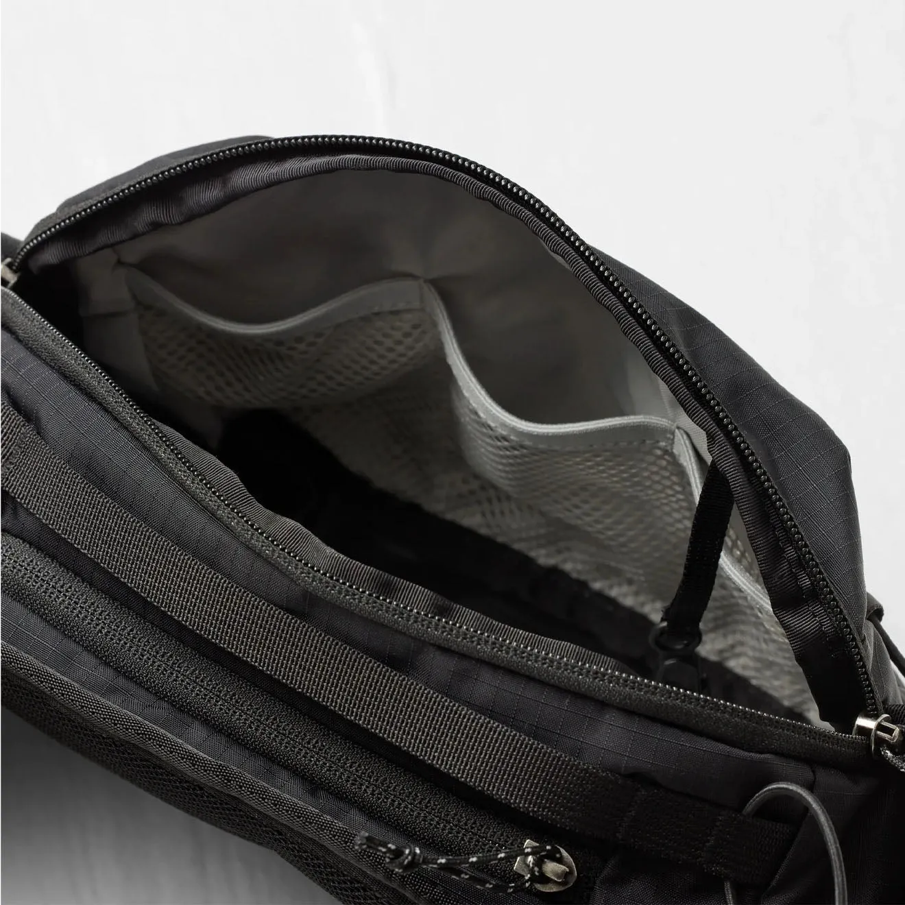 Sacs Fjallraven pour hommes Sac banane Fjallraven Abisko 6 Noir