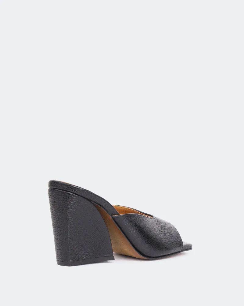 Au-delà du Cuir Noir