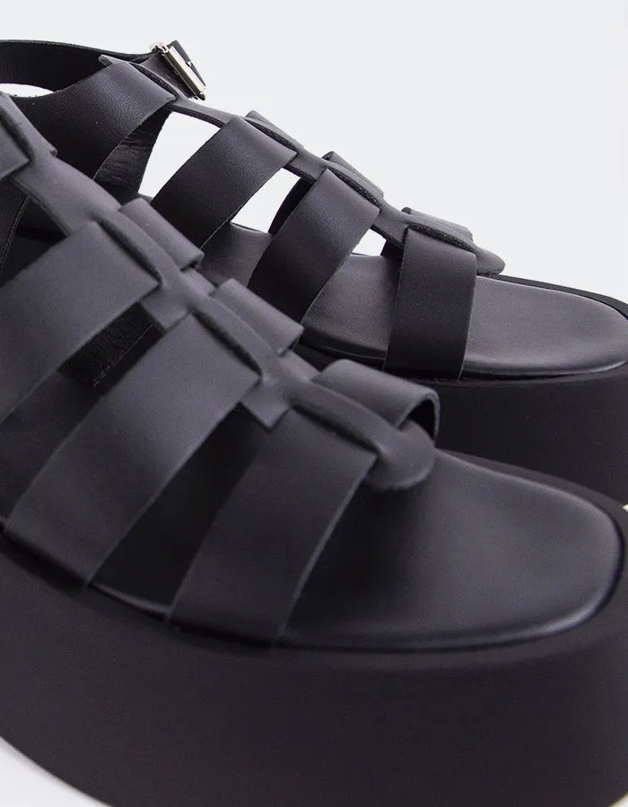 Cuir noir confiant