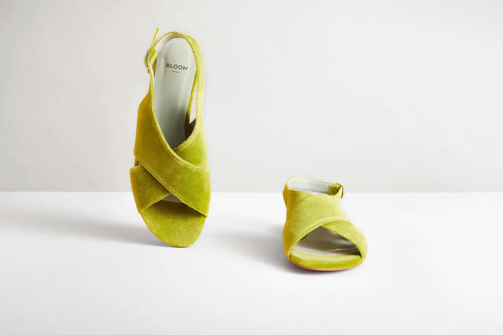 Sandales à lanières croisées en velours de coton végan | Vert Acido