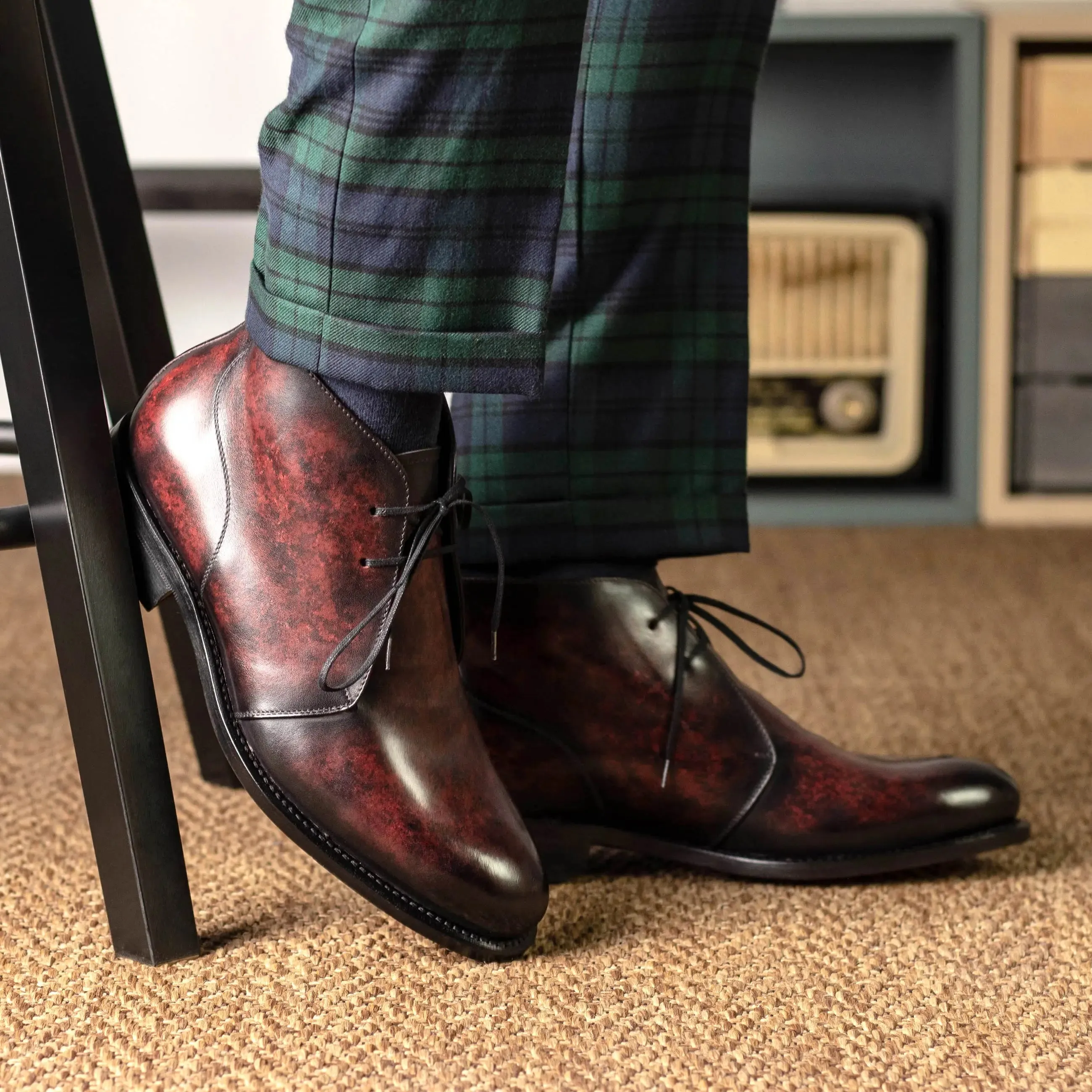 Chaussures Dapperfam DapperFam Vivace en Bordeaux Chukka Patine Peinte à la Main pour Hommes