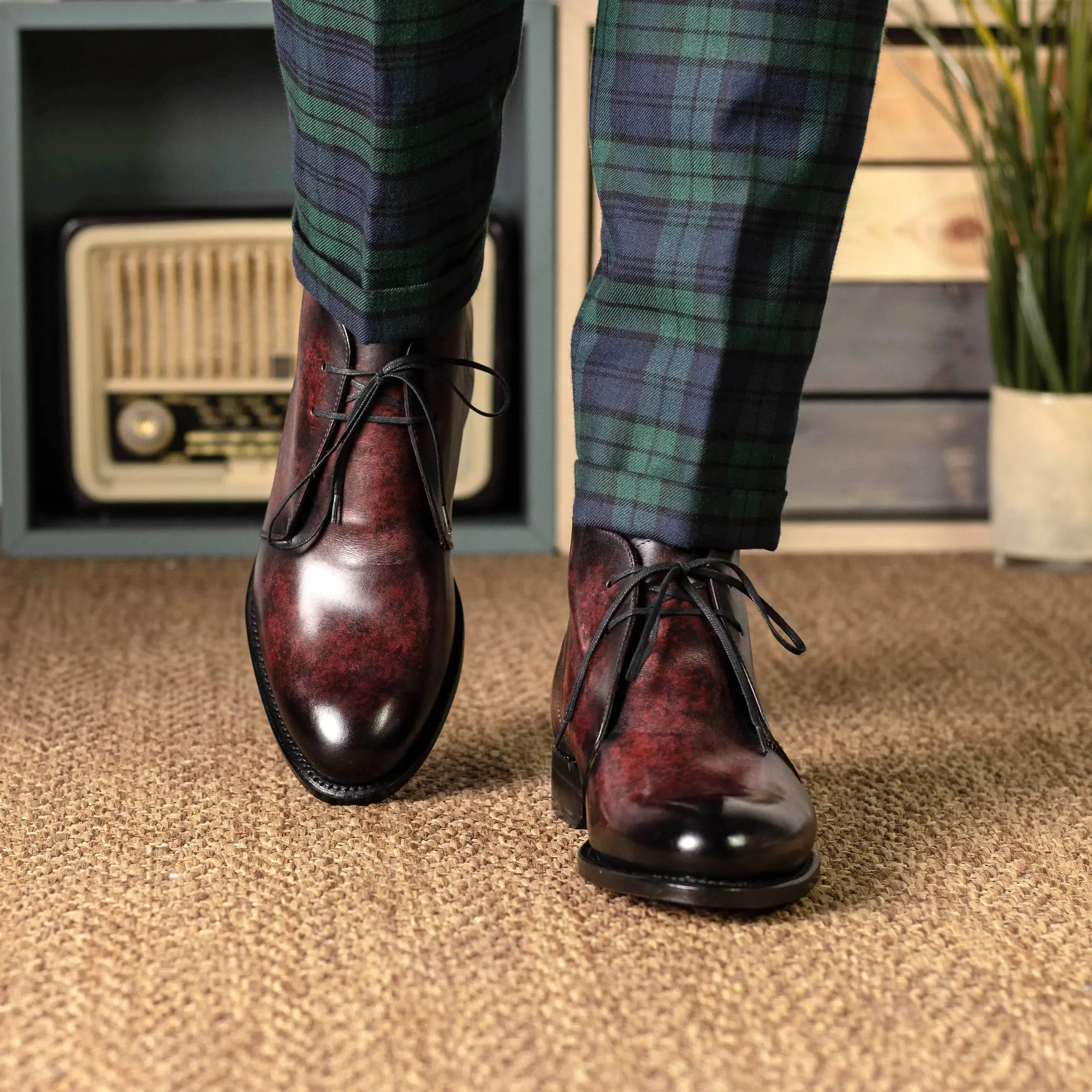 Chaussures Dapperfam DapperFam Vivace en Bordeaux Chukka Patine Peinte à la Main pour Hommes