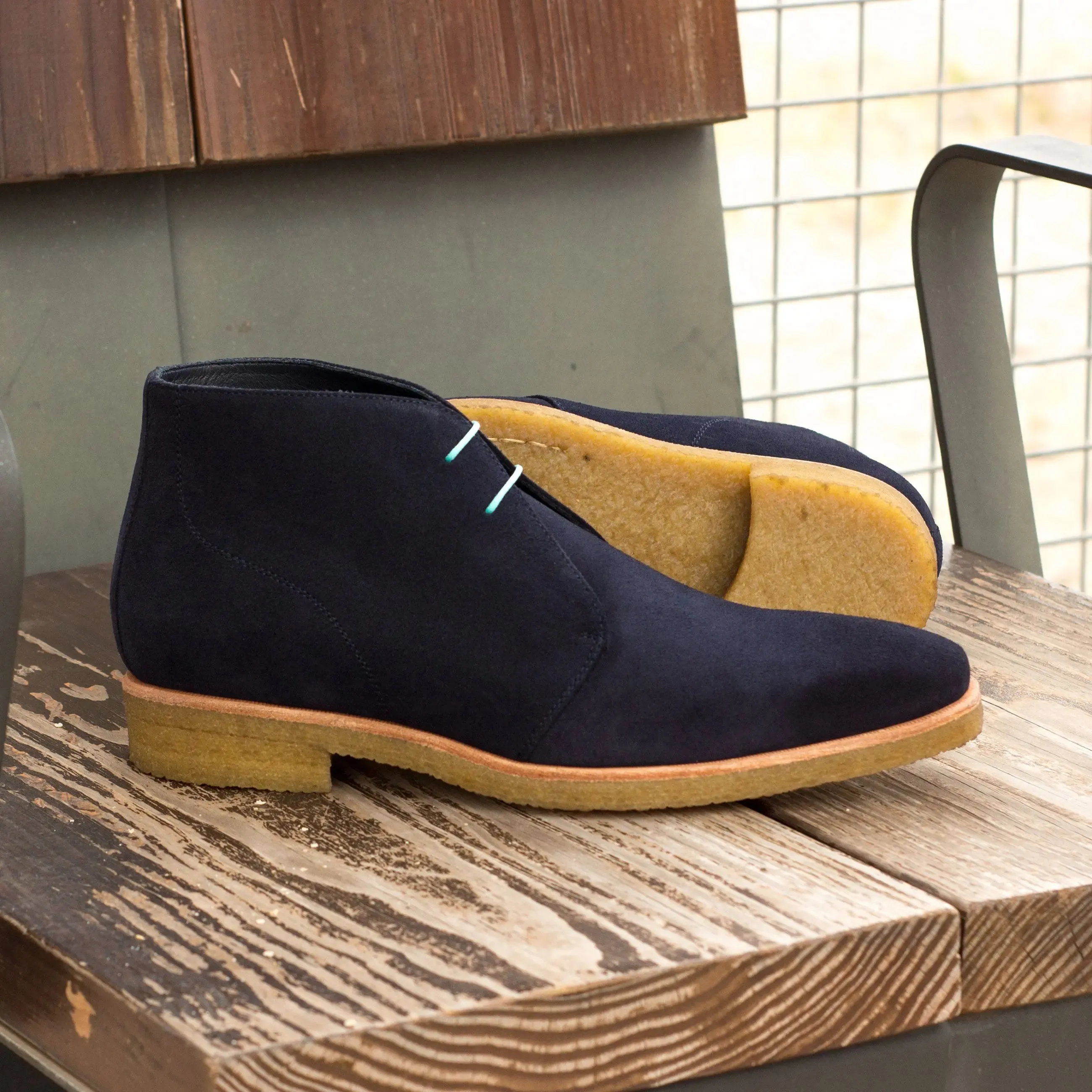 Chaussures Dapperfam DapperFam Vivace en daim luxe bleu marine pour hommes Chukka