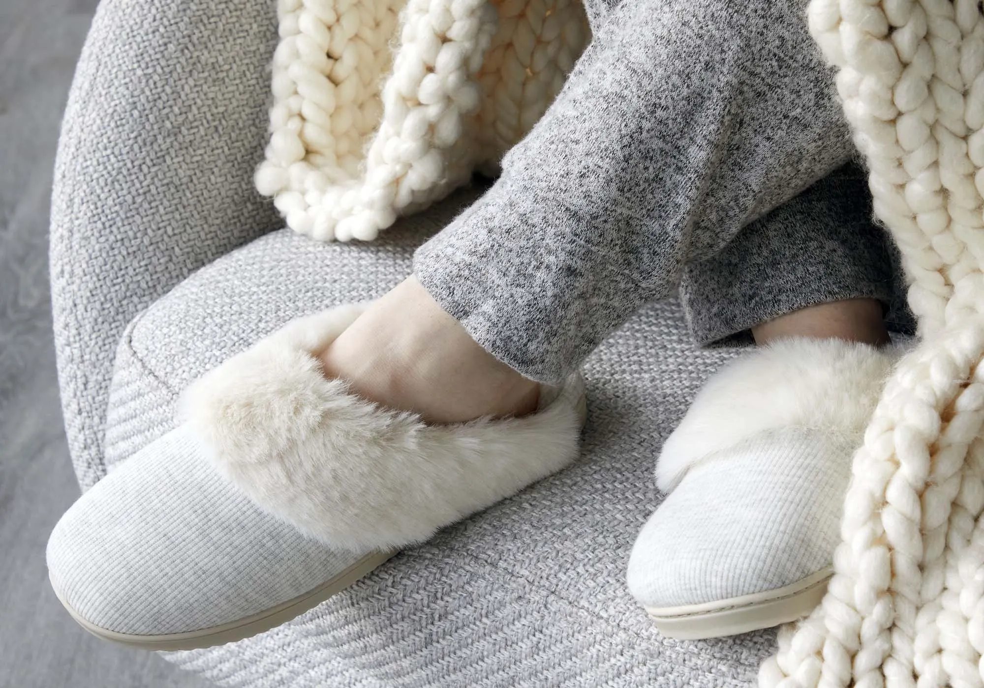 Chaussons confortables pour femmes Dearfoams, modèle Dahlia en maille côtelée