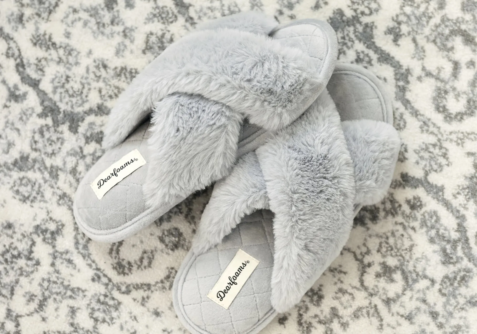 Dearfoams Chaussons glissières confortables pour femmes Jessica en fausse fourrure avec brides croisées