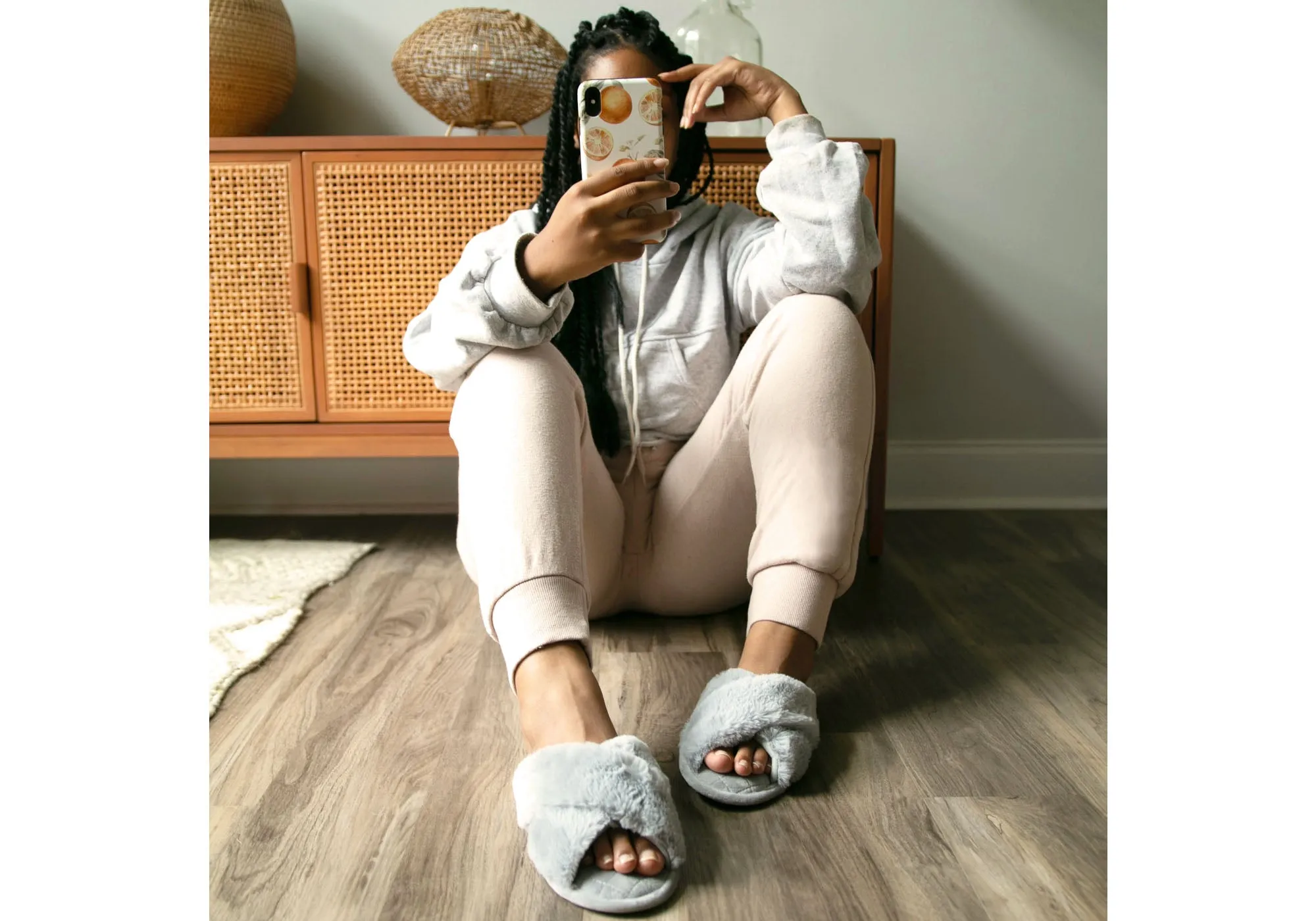 Dearfoams Chaussons glissières confortables pour femmes Jessica en fausse fourrure avec brides croisées