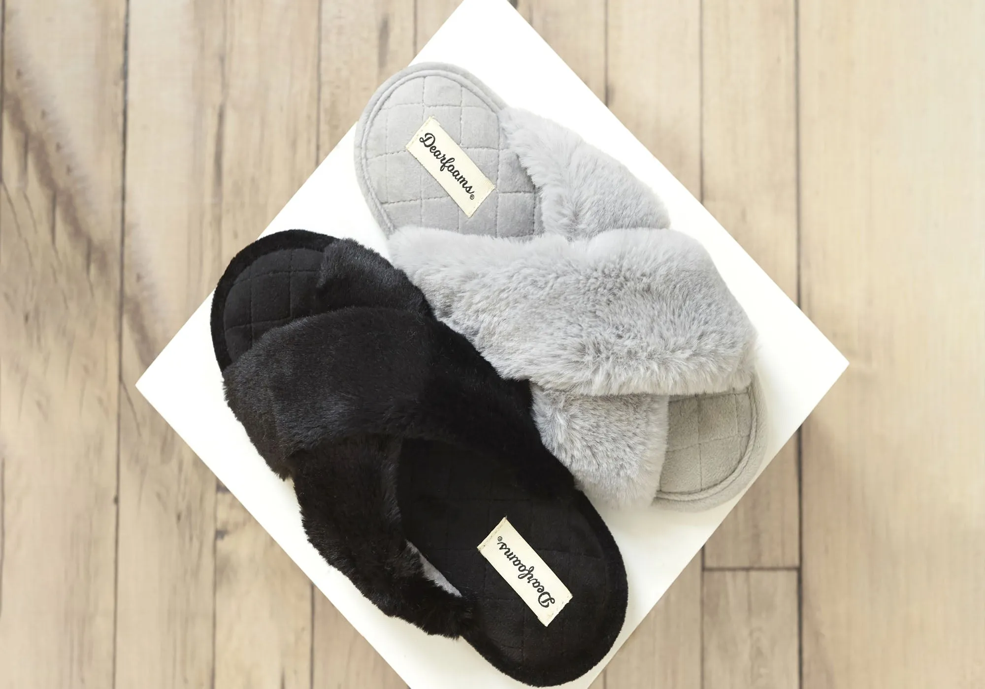 Dearfoams Chaussons glissières confortables pour femmes Jessica en fausse fourrure avec brides croisées