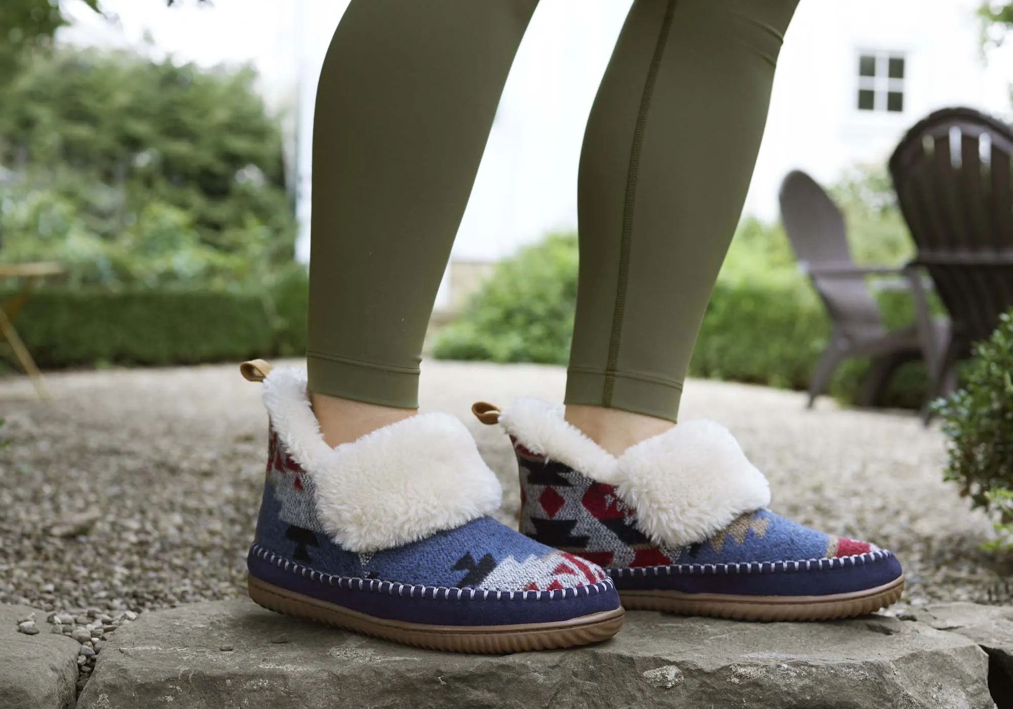 Dearfoams Chaussons confortables pour femmes Moritz avec retour d'énergie
