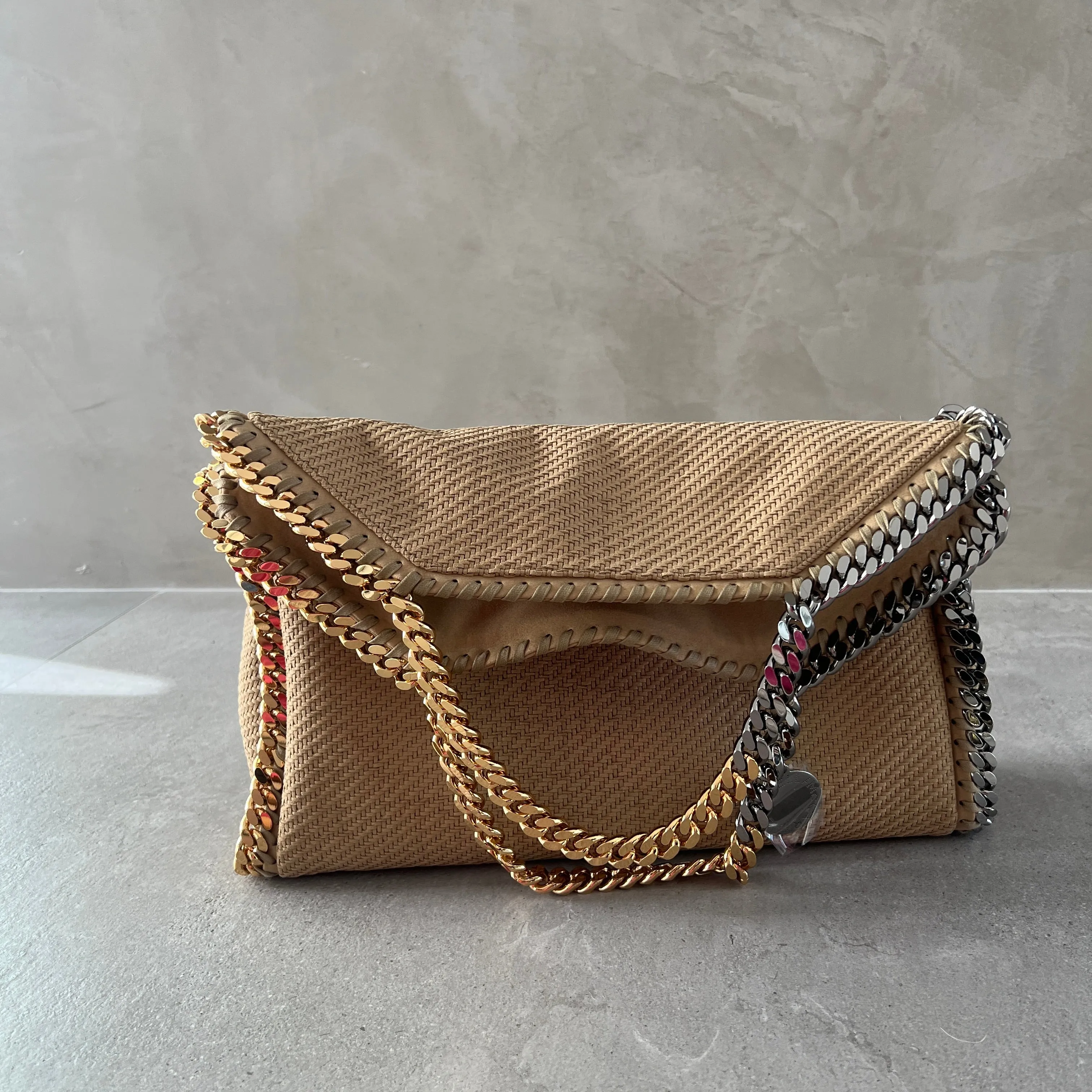 Falabella Grand Sac à Bandoulière à 3 Chaînes en Suède Tressé, Camel Clair Sacs_Stella Mccartney_Sacs