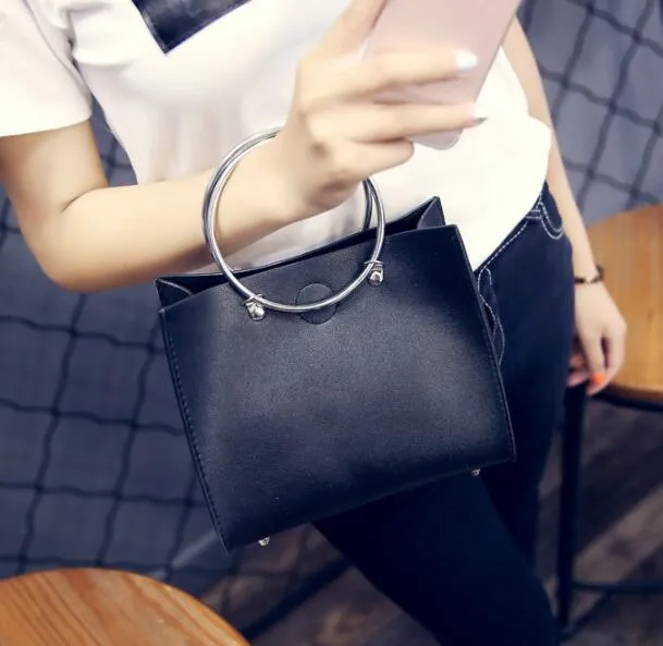 Livraison gratuite 2019 Sac à main à épaule personnalité à anneaux concentriques Sac de tempérament noble Fashion Nova Bags