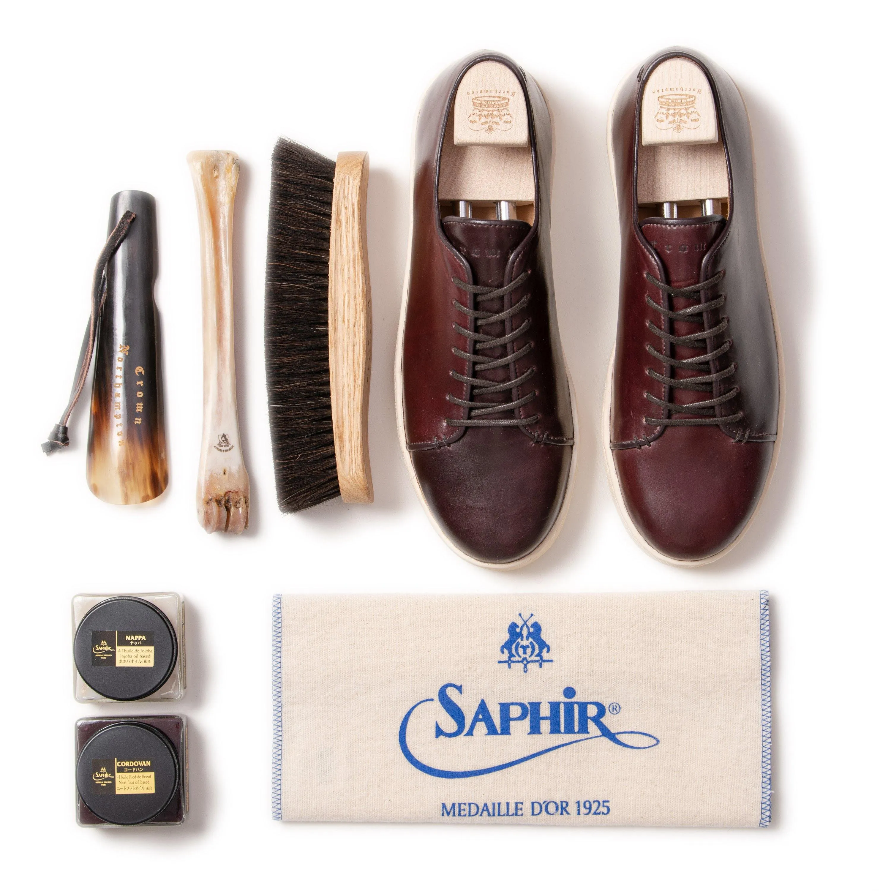 Harlestone Derby - Shell Cordovan Horween No 8 - Pack de Soin Deluxe