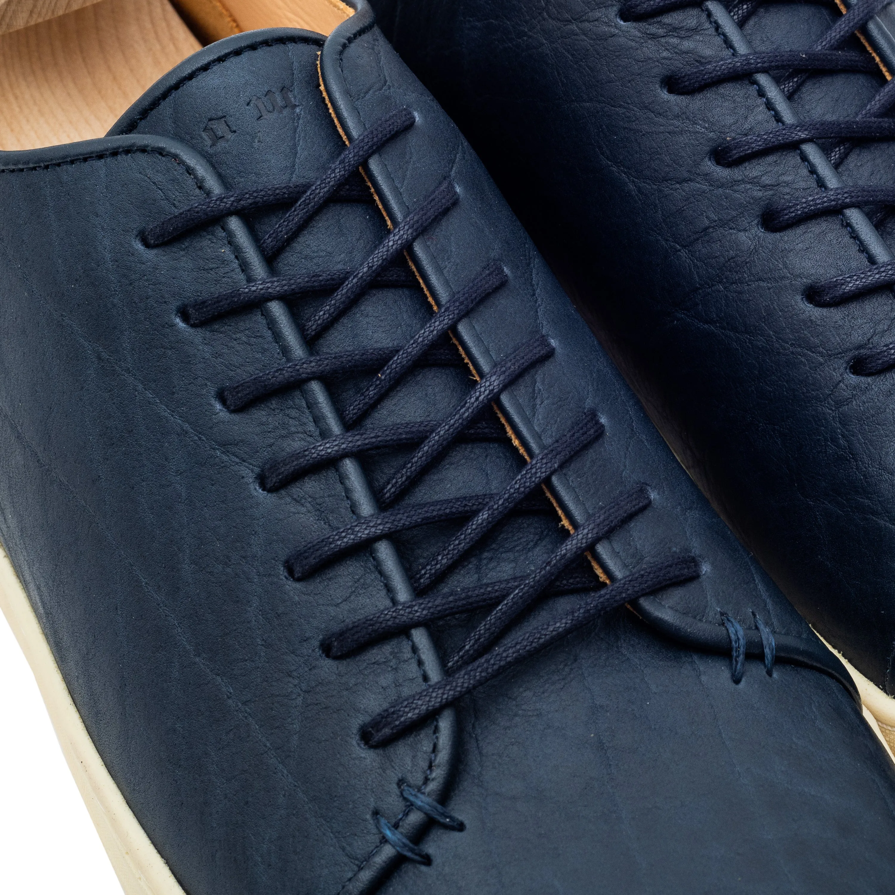 Harlestone Derby - Cuir Buffalo Horween à l'encre