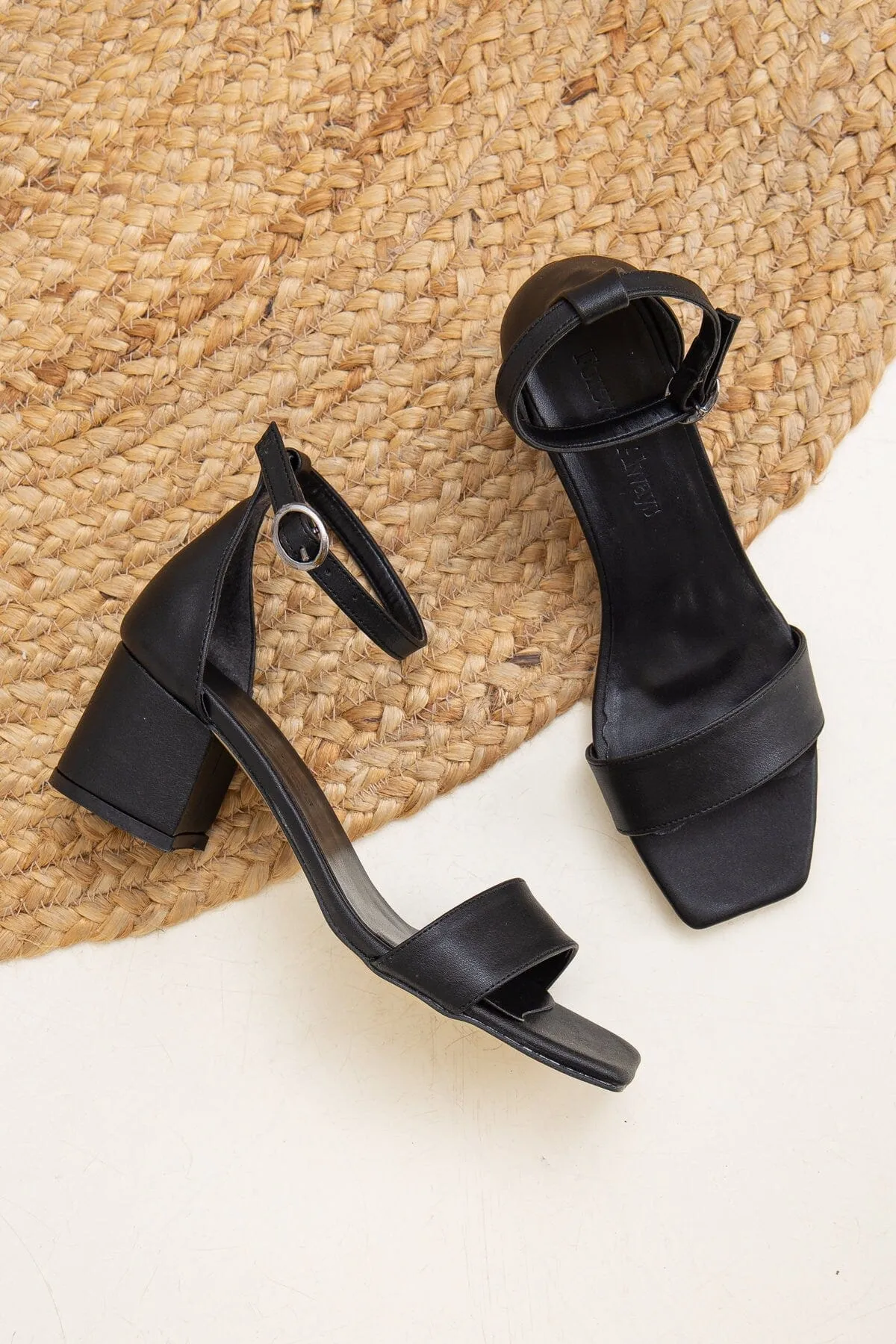 Iva Escarpin à Talon Bas en Simili Cuir Vegan | Noir