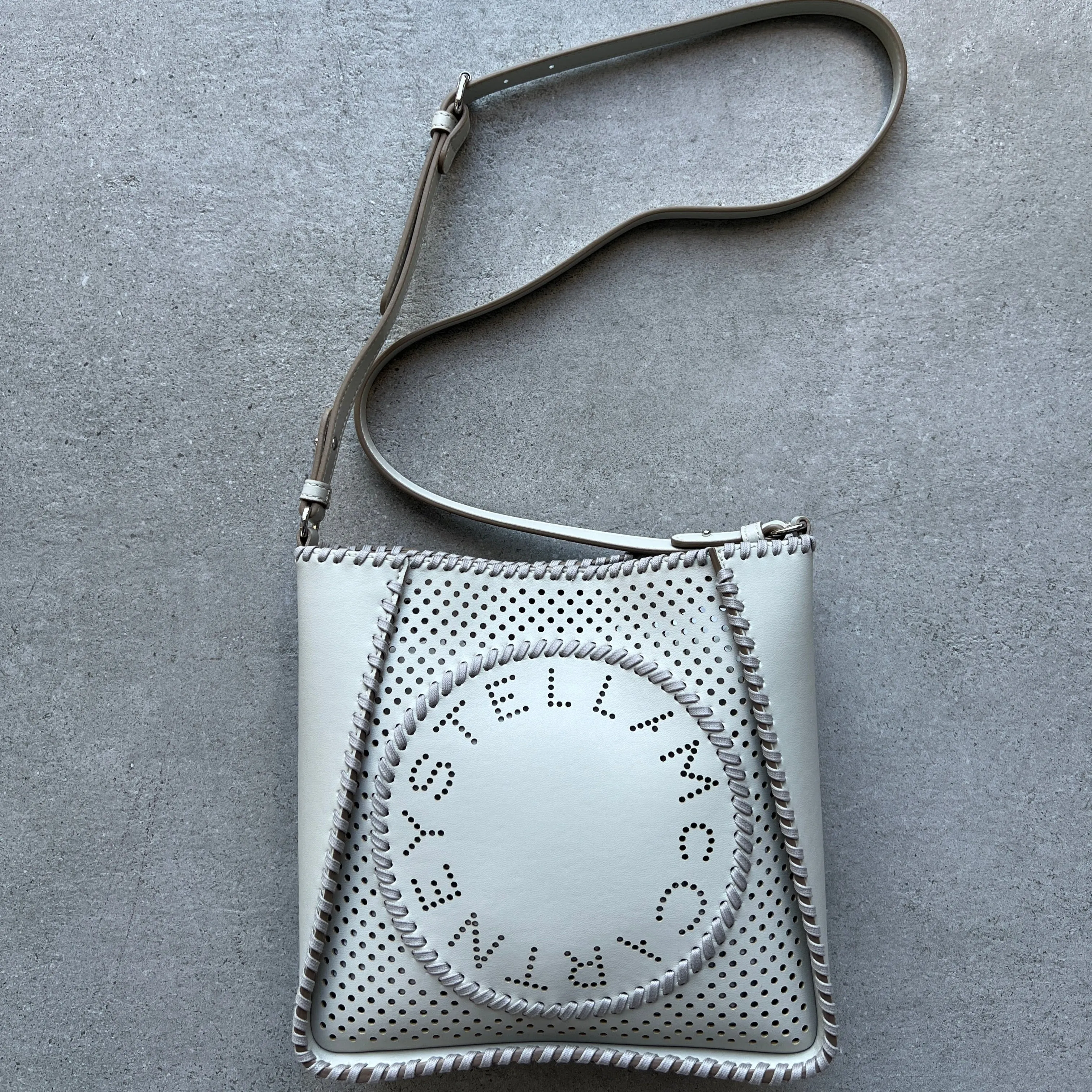 Logo Hobo Perforé, Sacs en Argile_Stella Mccartney_Sacs