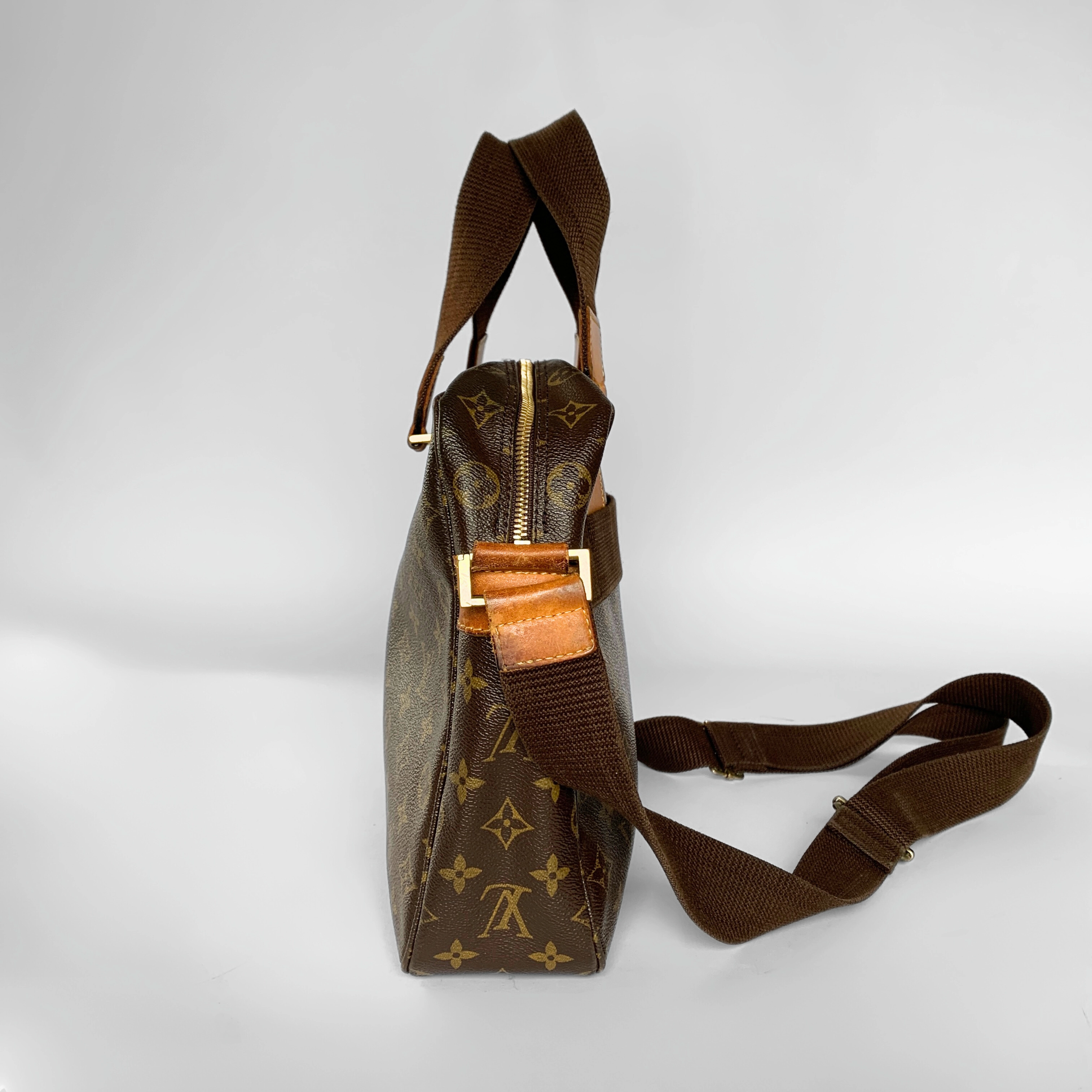 Louis Vuitton Sac Bosphore Monogram Canvas
