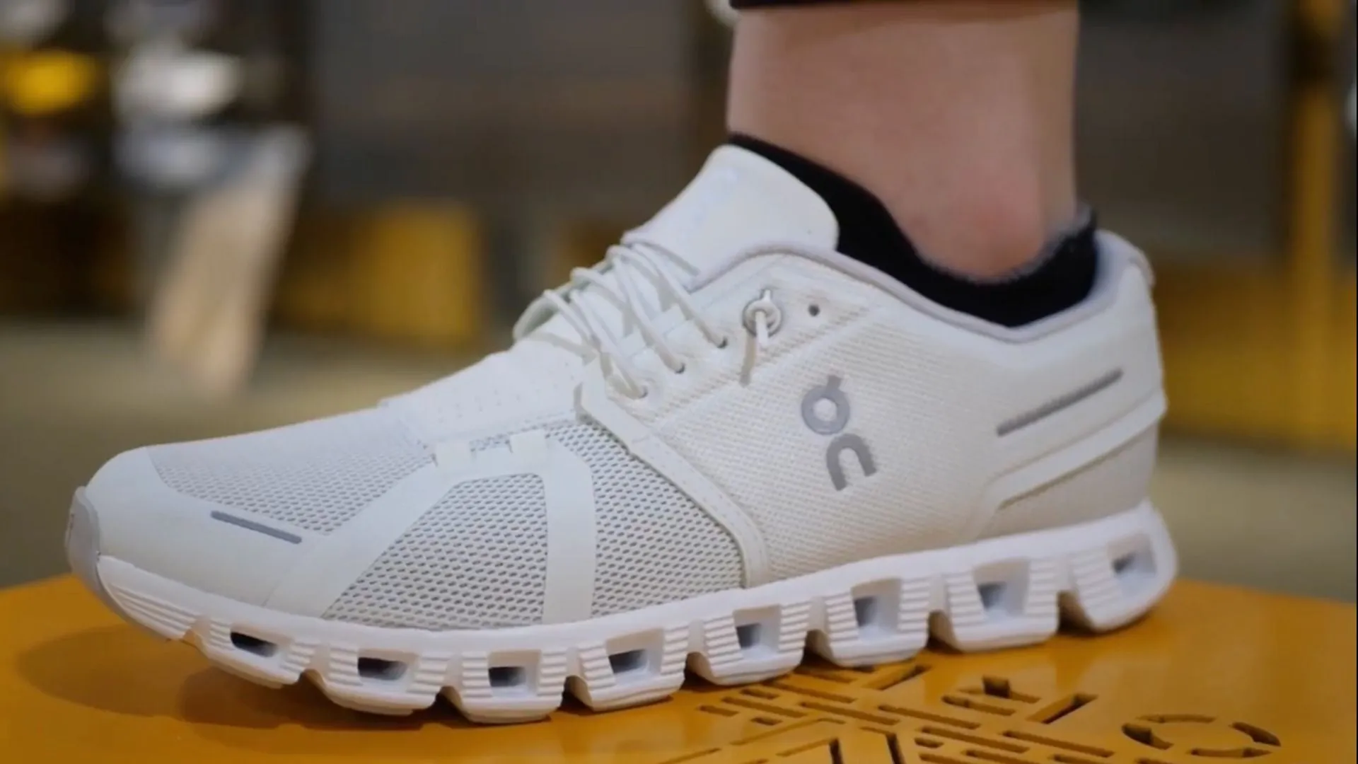 ON Cloud 5 - Minuit - Blanc