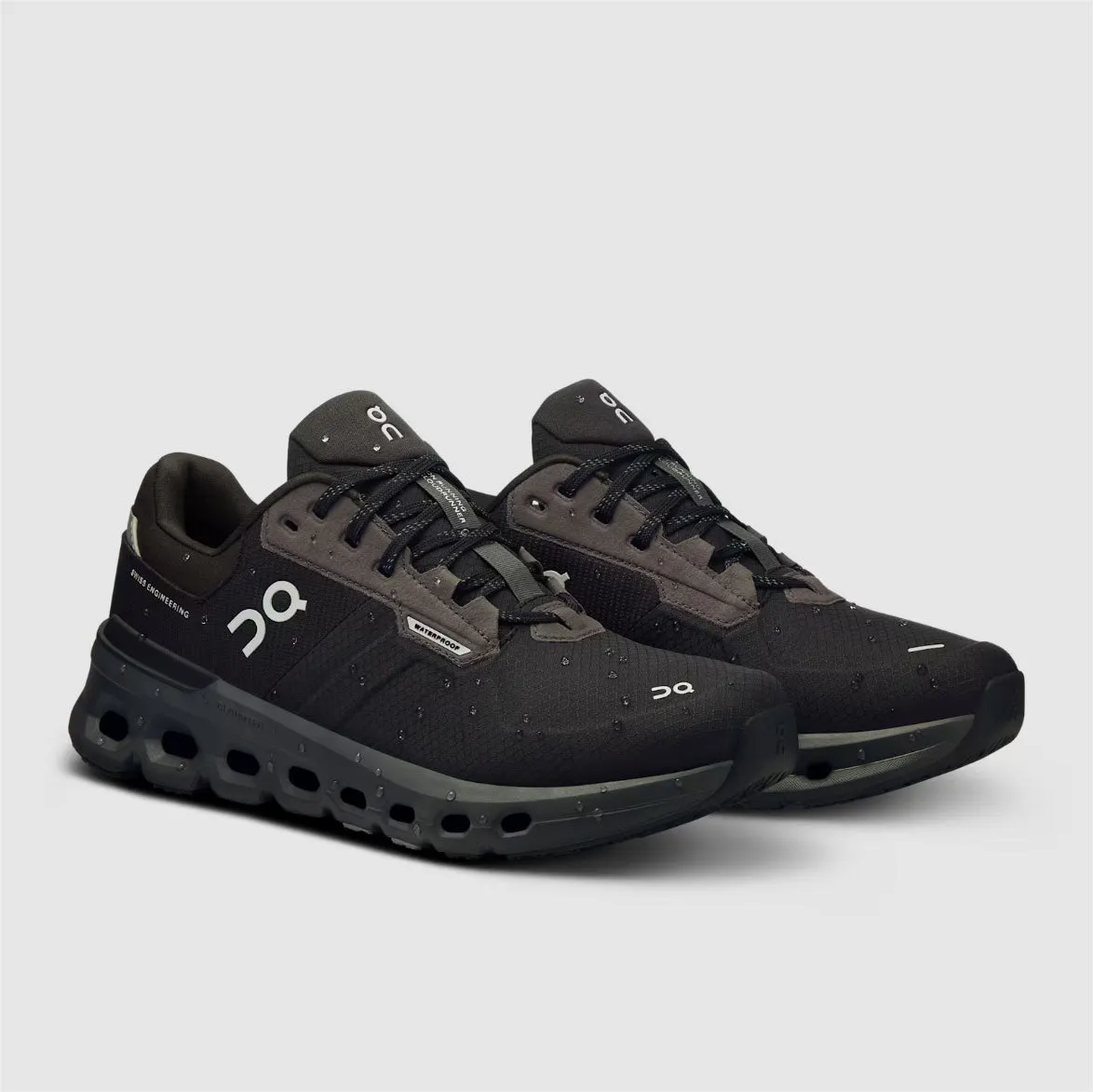 Chaussures On Women's Cloudrunner 2 Imperméables - Magnétique / Noir On Cloud