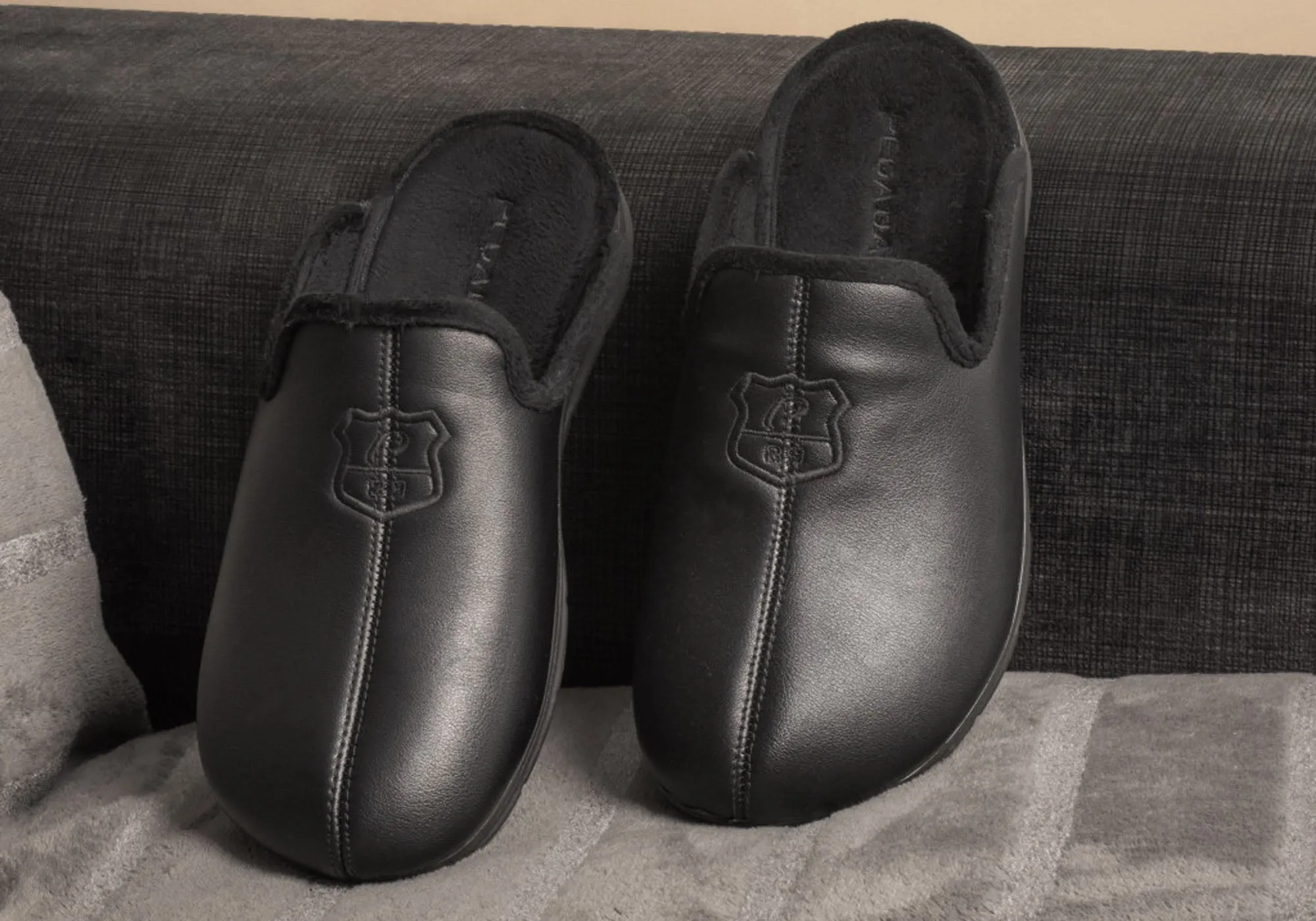 Pegada Marty Mens Pantoufles Brésiliennes Confortables à Bout Fermé et Talon Aéré Pegada Shoes