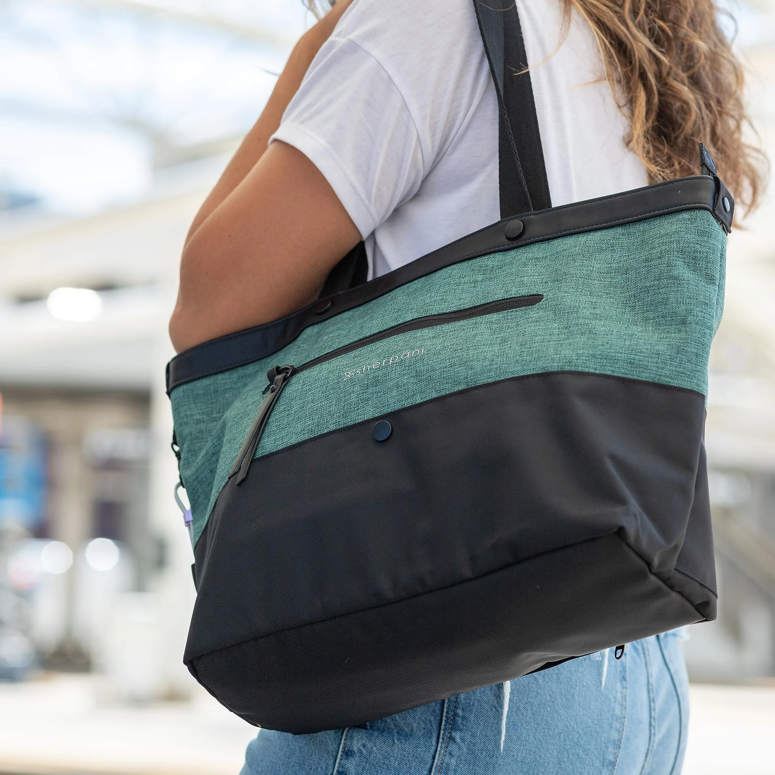 Sherpani Cali, Sac Fourre-Tout Anti-Vol, Sac de Voyage, Sac à Main, Sac pour Enseignante, Sac Fourre-Tout pour Femmes, Compatible avec Ordinateur Portable 15 Pouces (Sans Housse) Bags Sherpani