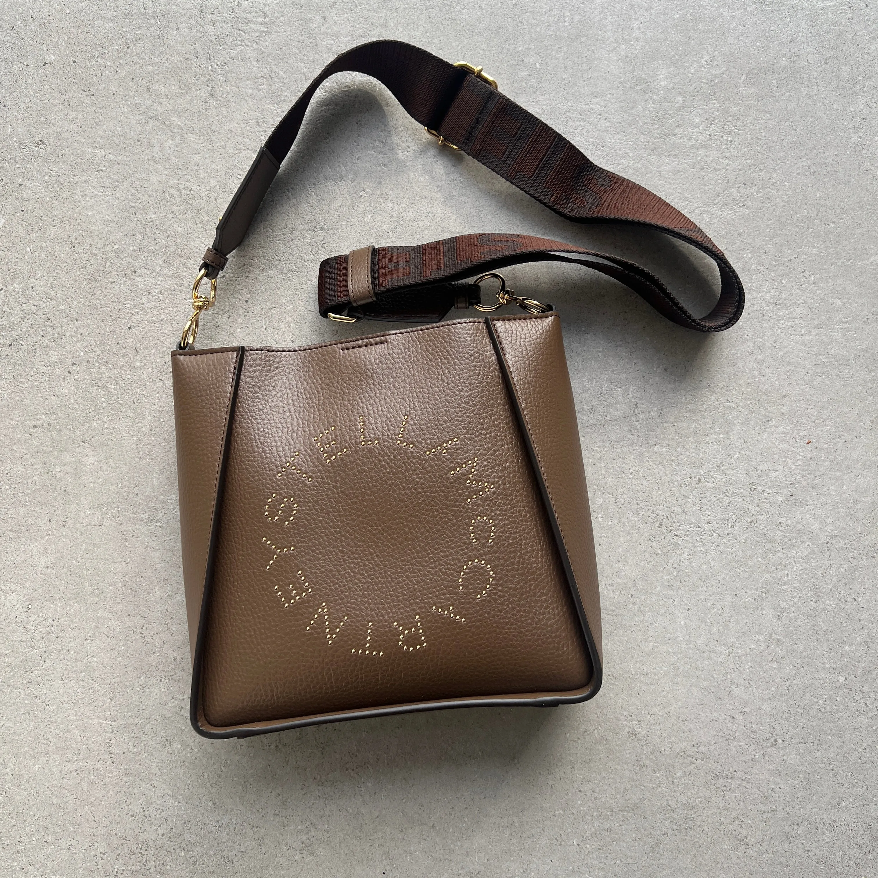 Stella Logo Mini Bandoulière Hobo Grain à Clous, Sacs Marron_Stella Mccartney_Sacs