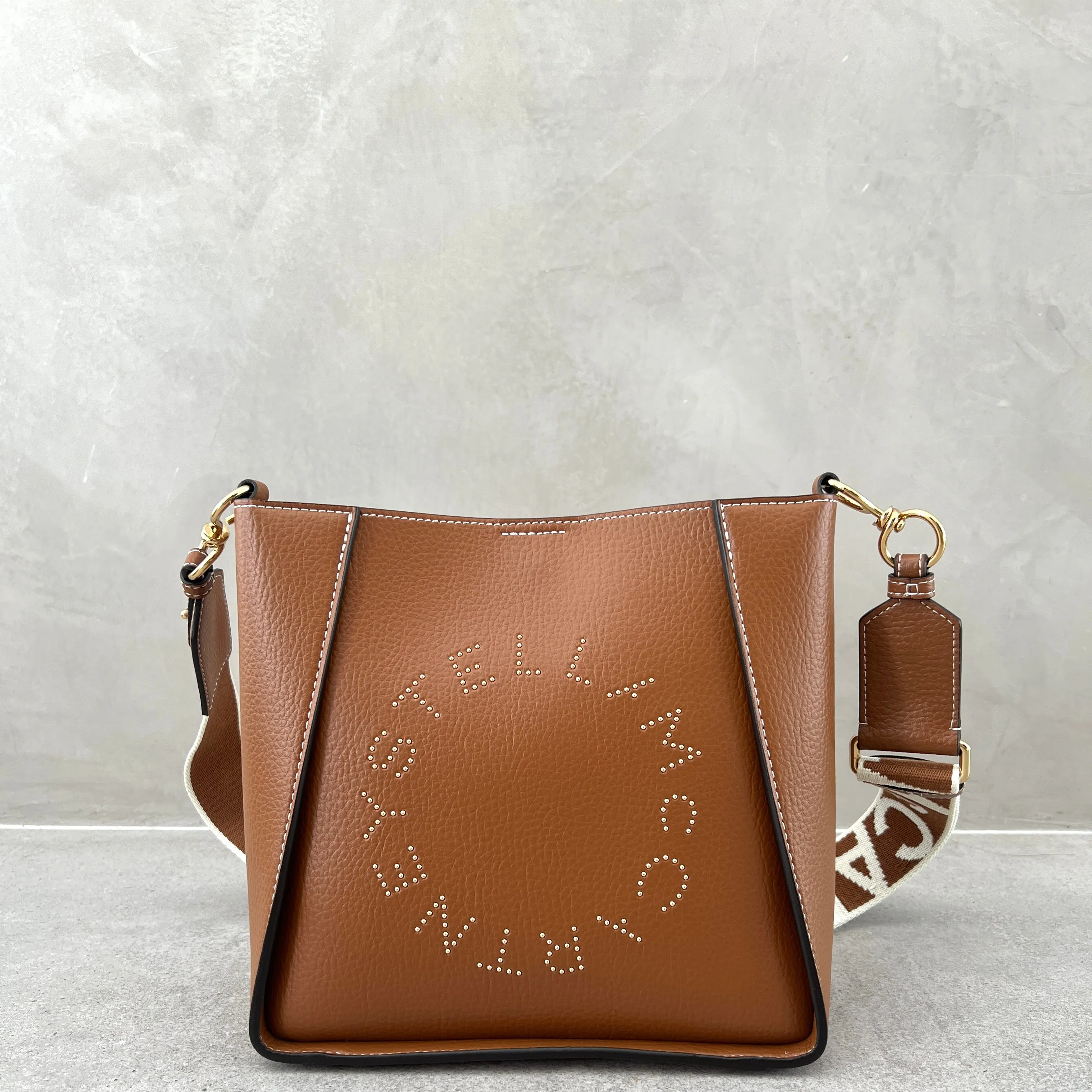 Stella Logo Mini Bandoulière Hobo Grain à Clous, Sacs Pécan_Stella Mccartney_Sacs