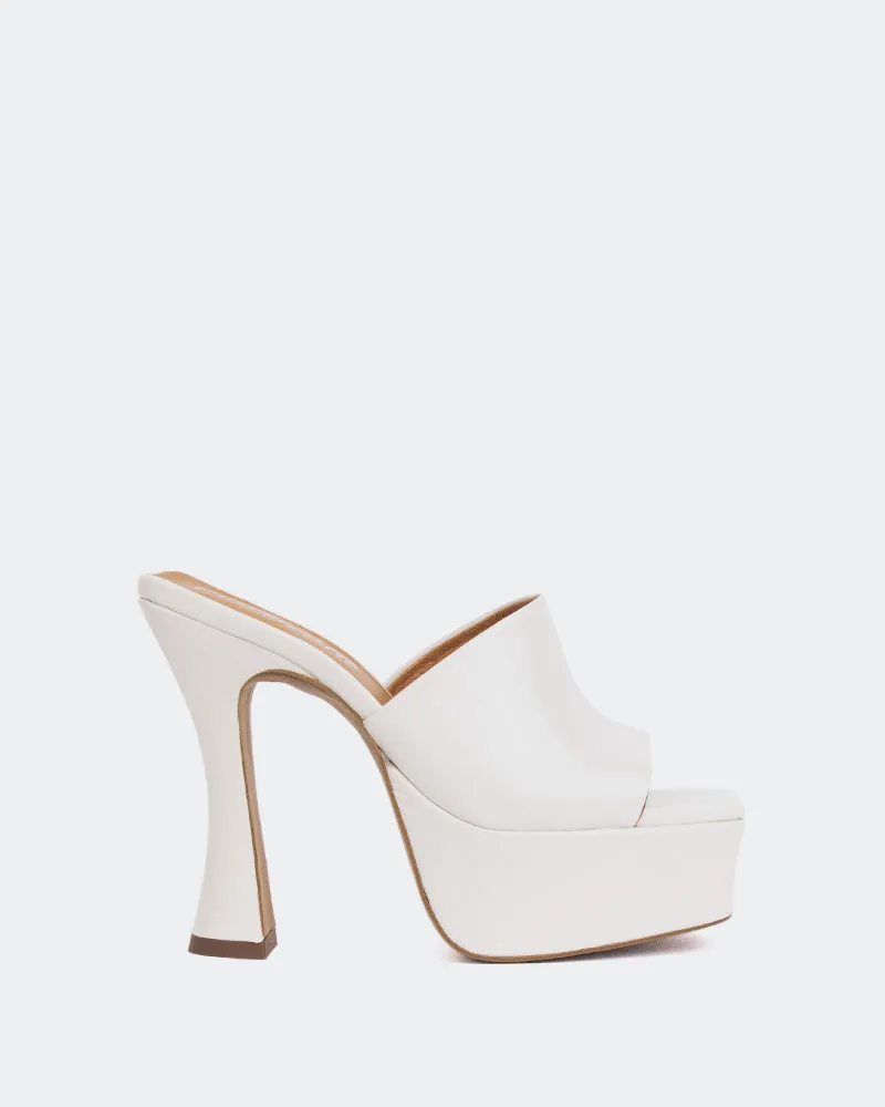Weekend en Cuir Blanc Cassé