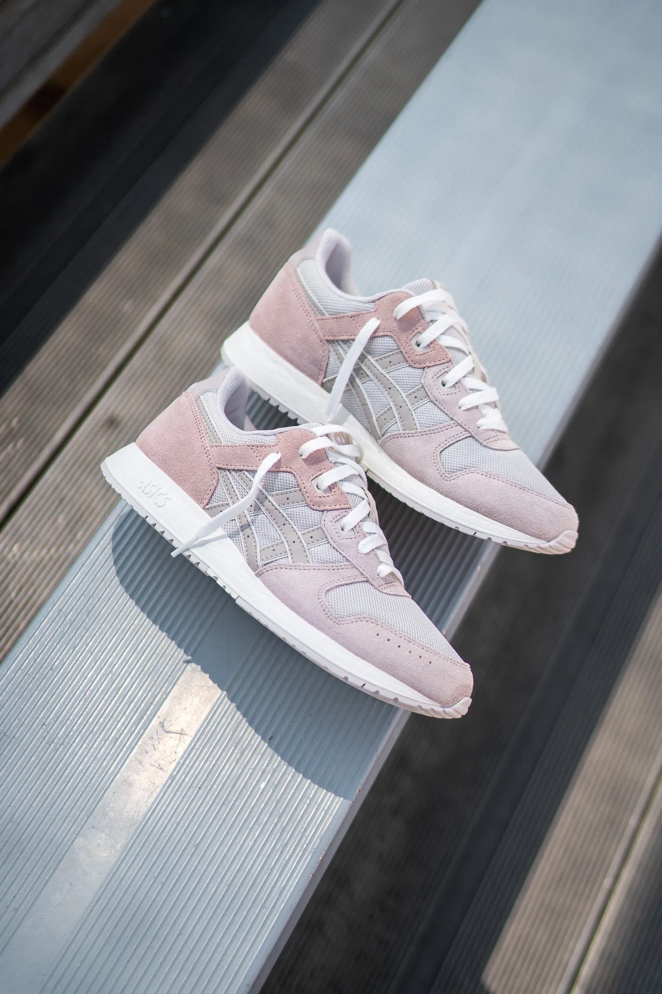 Asics Lyte Classic pour Femme (Flocons d'avoine/Taupe Naturel)
