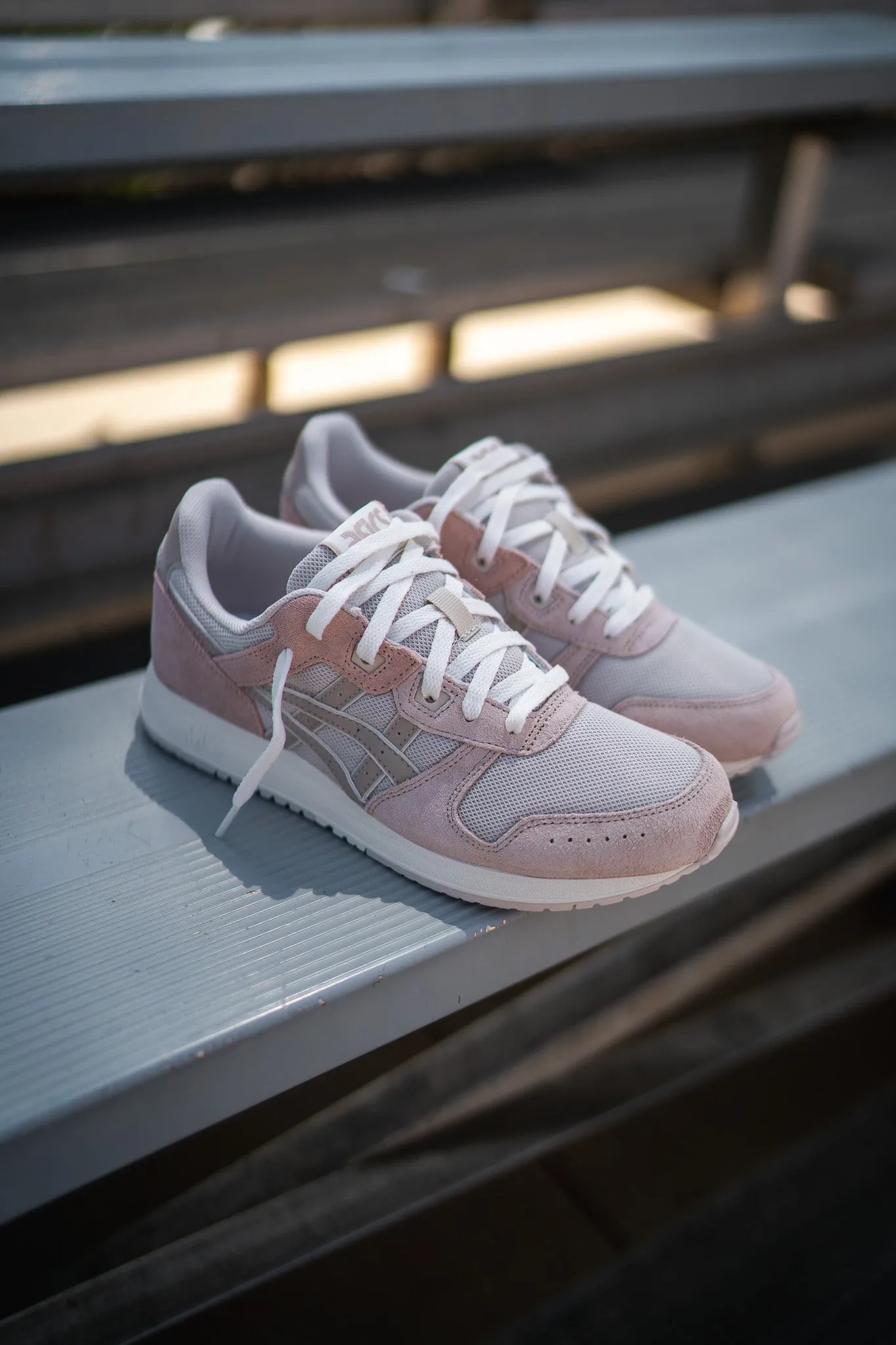 Asics Lyte Classic pour Femme (Flocons d'avoine/Taupe Naturel)