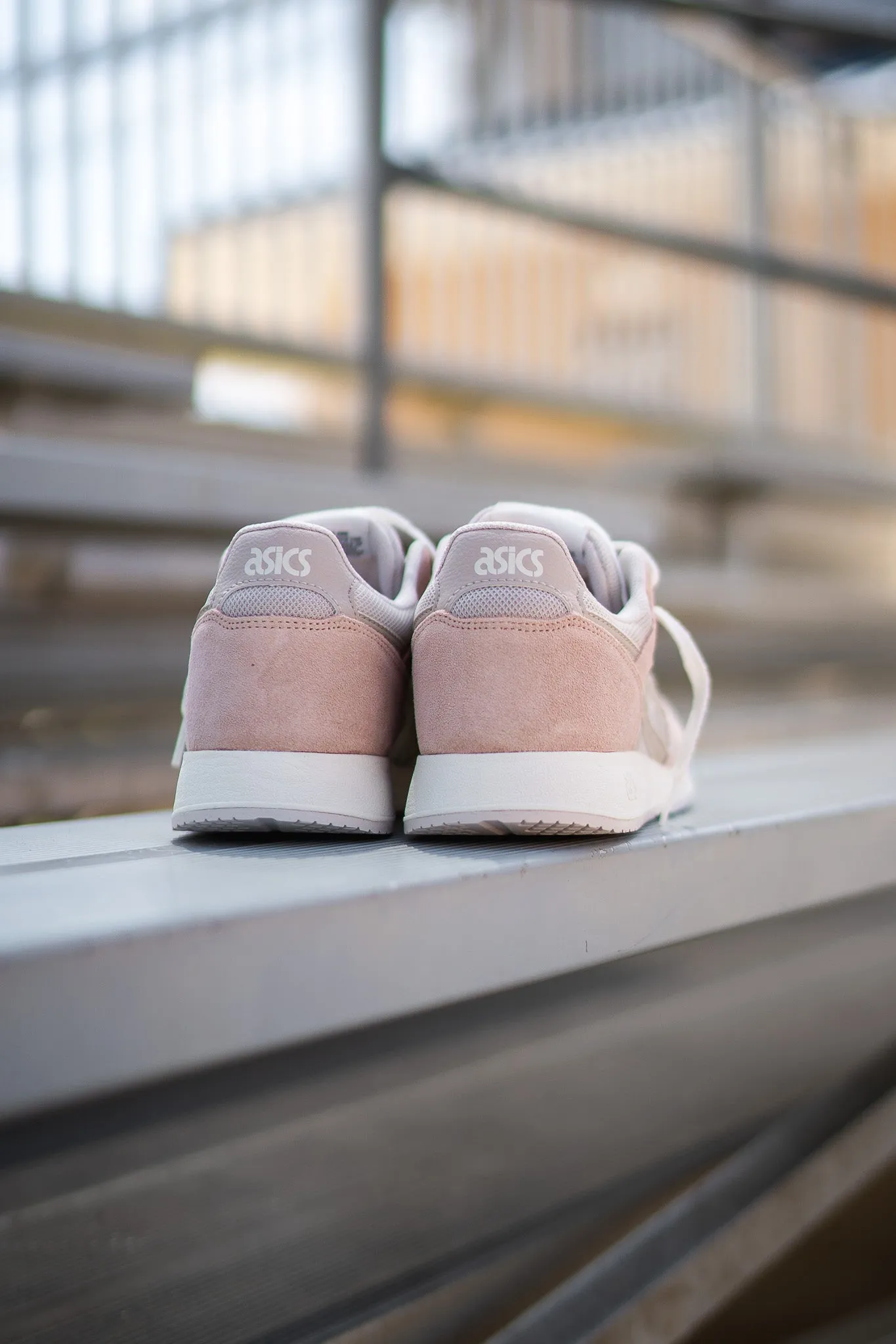 Asics Lyte Classic pour Femme (Flocons d'avoine/Taupe Naturel)
