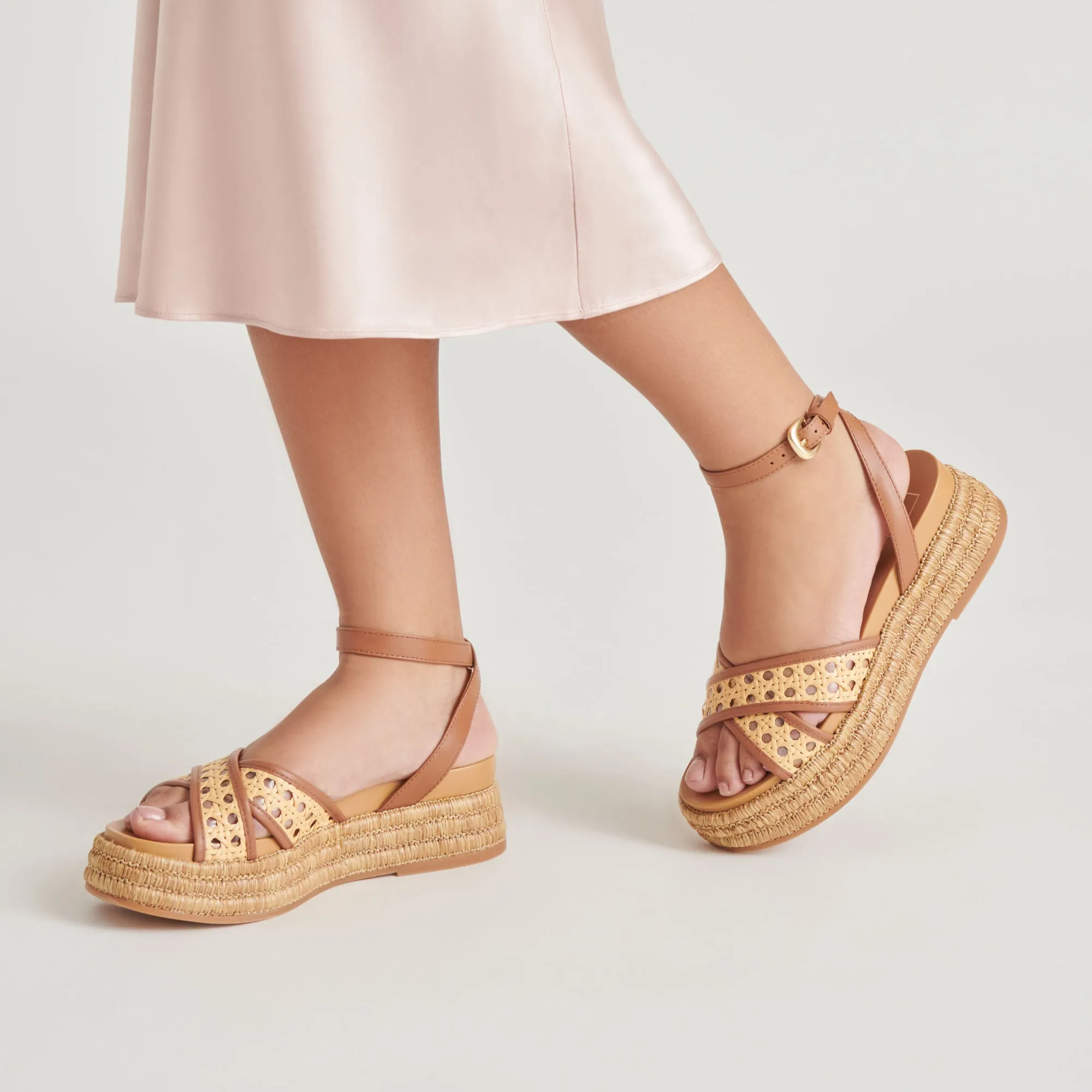 SANDALES WRILEY EN RAFFIA TISSÉ SADDLE